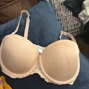 Maidenform Cream Lace Trim Bra with Molded Cups